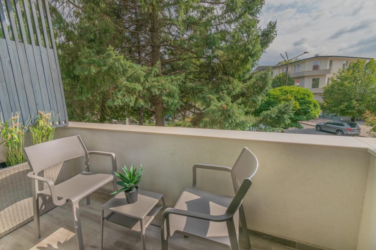 Hotel Osetia Garden Momcilgrad Exterior foto