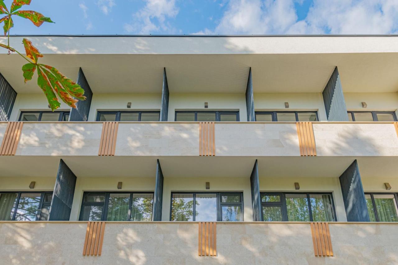Hotel Osetia Garden Momcilgrad Exterior foto