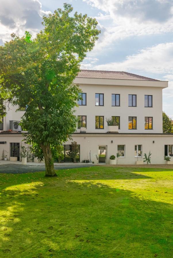 Hotel Osetia Garden Momcilgrad Exterior foto